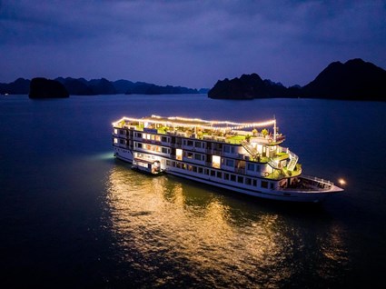 CROWN LEGEND CRUISE 2 DAYS 1 NIGHT LUXURY 5*